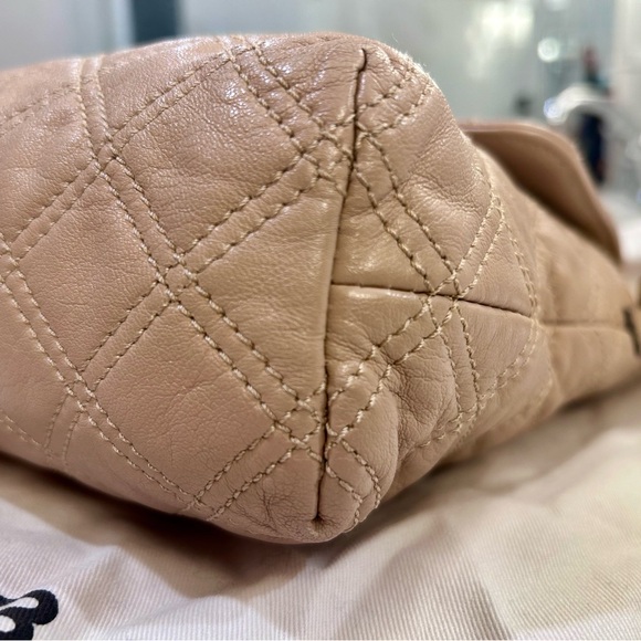 Marc Jacobs Shoulder Bag in a Gorgeous Neutral / Dusty Pink with Dust Bag - Picture 8 of 8
